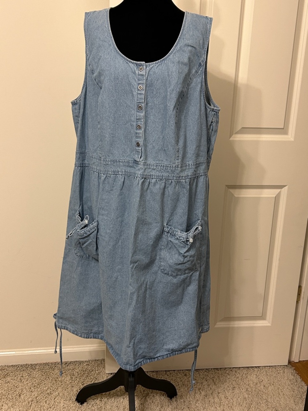 Womens Light Blue Denim Sleeveless Button-Front Dress with Pockets